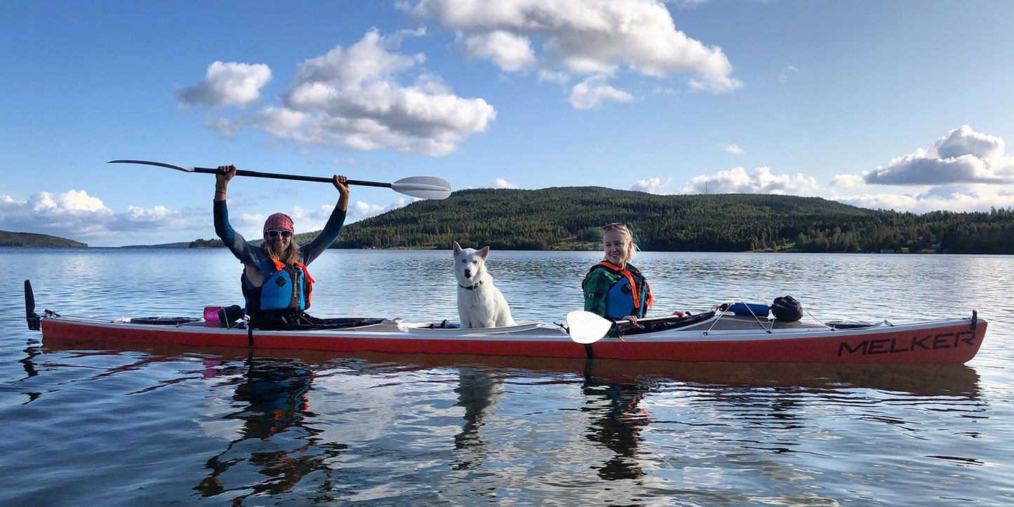2 persons and a dog in a Melker örskär, family kayak